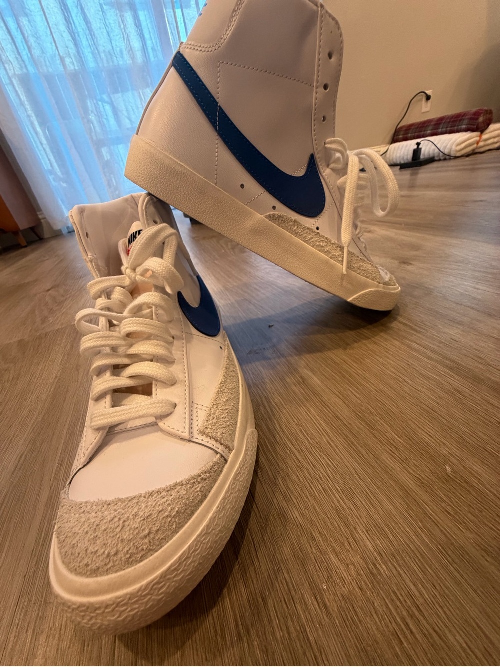 Nike Blazer Mid ’77 Vintage White Blue Sneakers Women’s 9 / Men’s 7.5